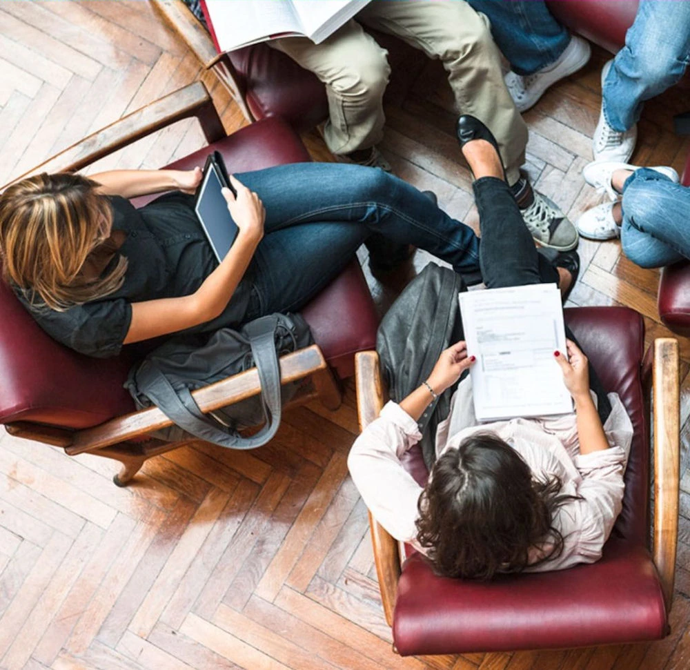 young-people-group-threapy