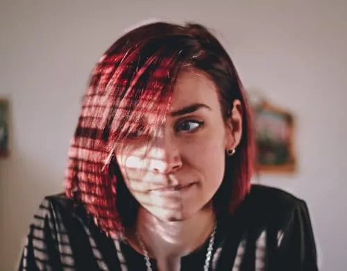 sadlady-500x390