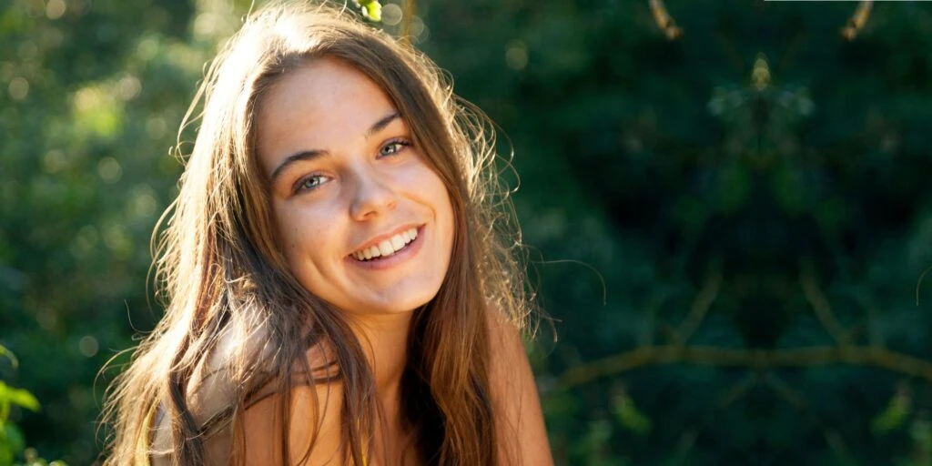 teen-girl-home