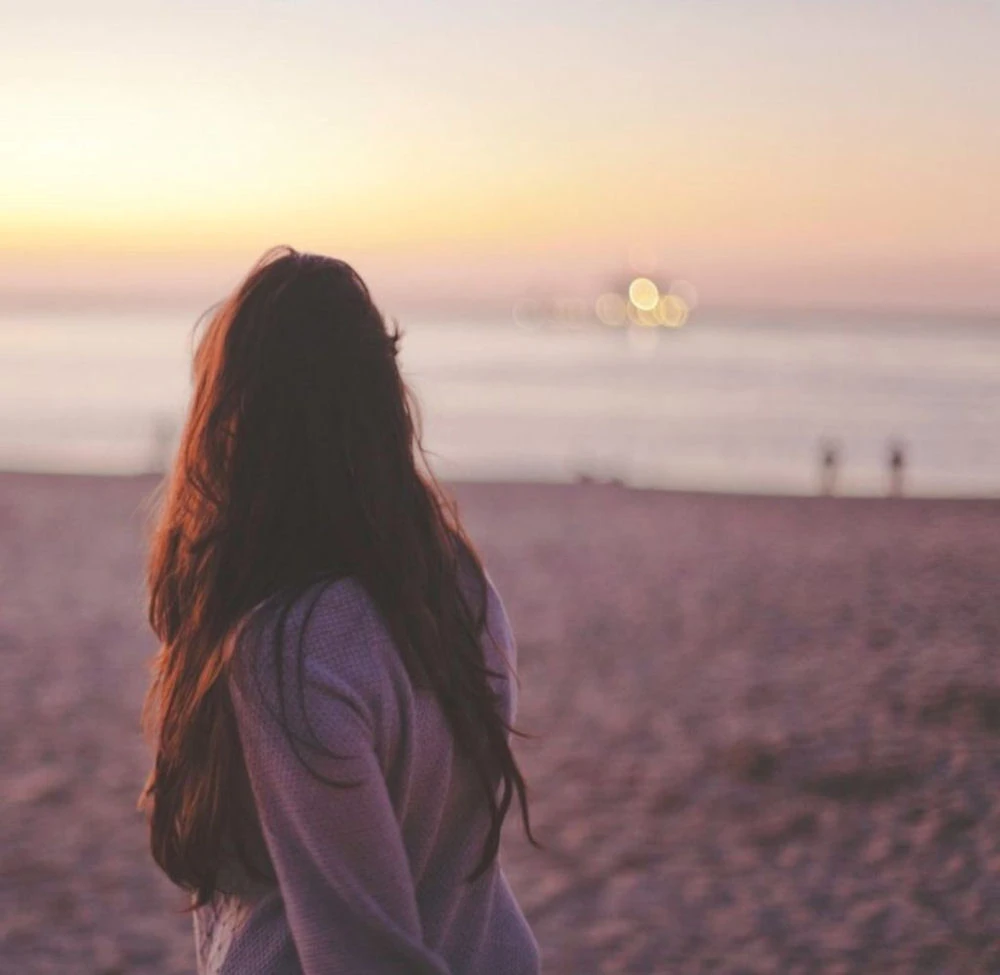 teen-girl-on-beach